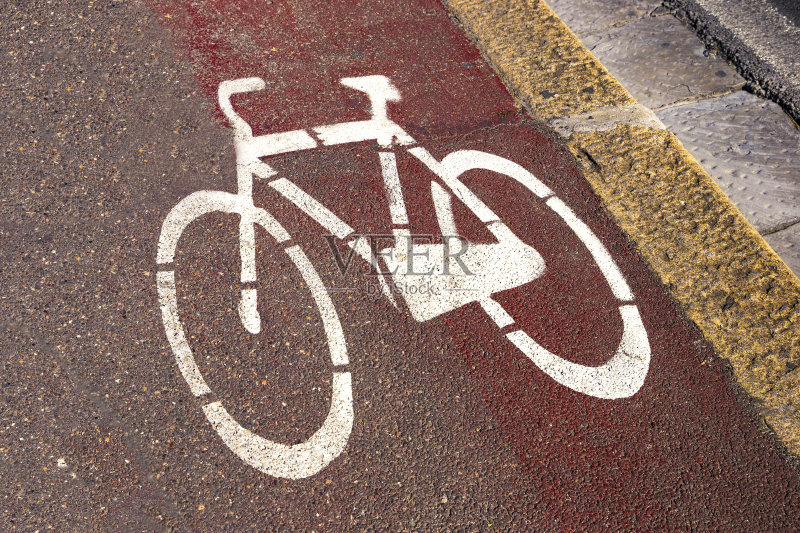 路面上白色自行车标记图片