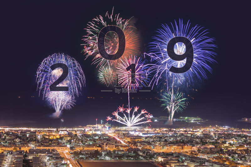 即将于2019年在迪拜海滩举行焰火晚会图片素