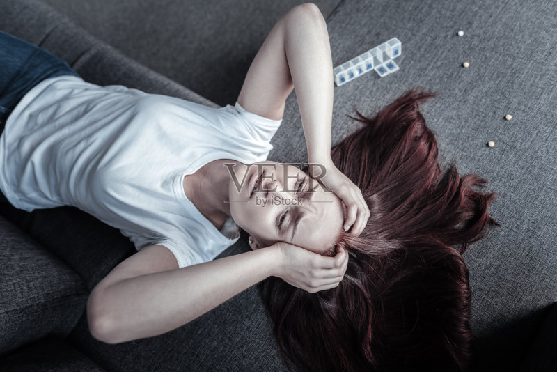 累了绝望的女人影响抗抑郁药