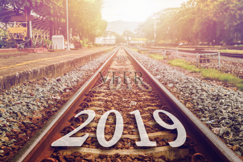 2019年象征着新的一年的开始。在前往火车未
